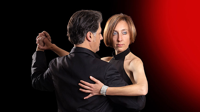 Ritratto di coppia ballando tango
